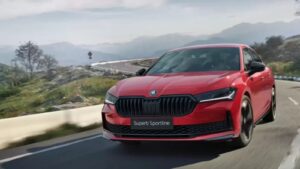 लग्जरी इंटीरियर शानदार कंफर्ट और सेफ्टी का वादा दे रहा Skoda Superb की शानदार कार