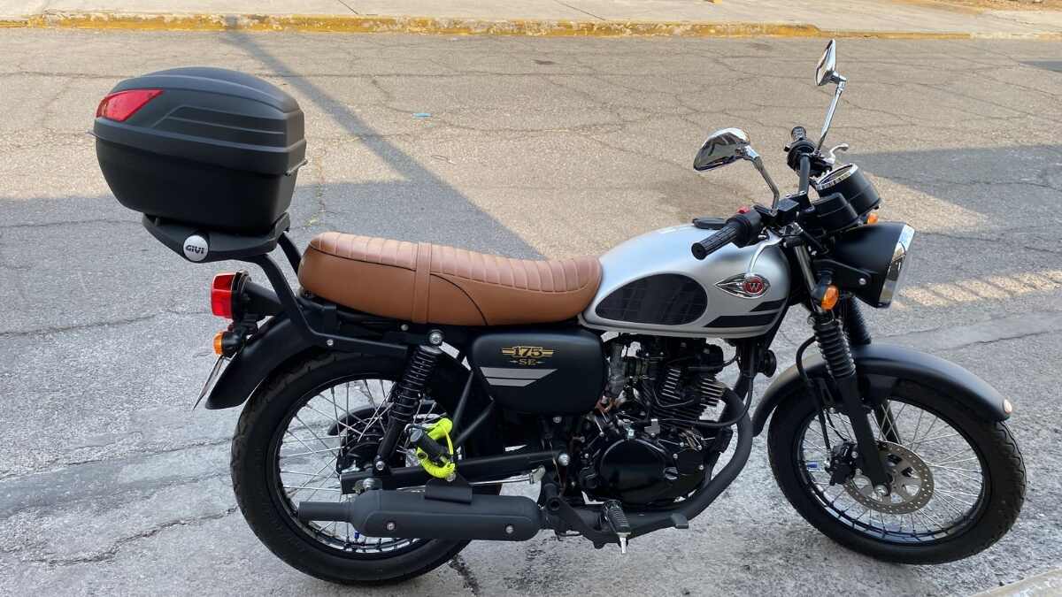 Kawasaki W175 Bike