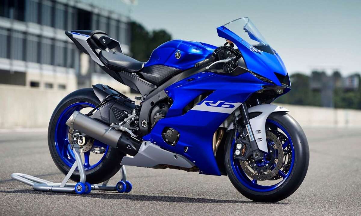 Yamaha R7 Bike Features 