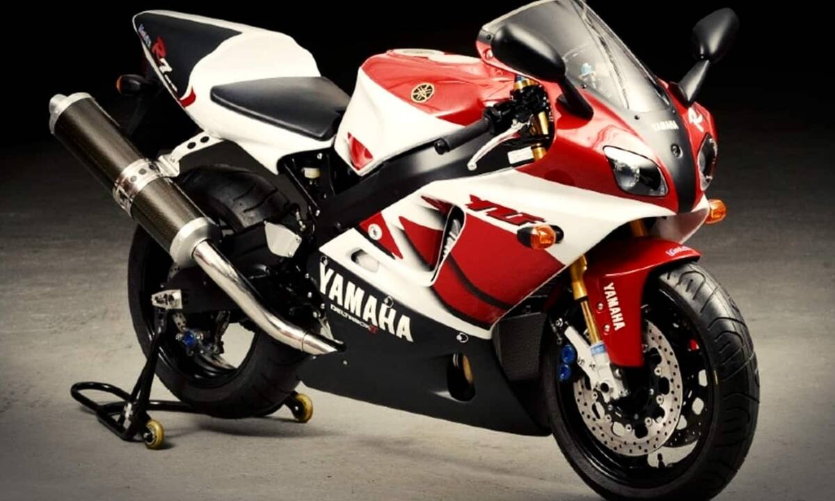 Yamaha R7 Bike Features 