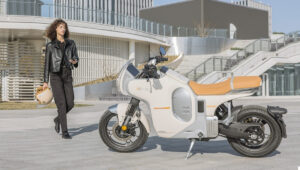 2025 Honda E-VO: होंडा की पहली इलेक्ट्रिक बाइक दमदार रेंज, परफॉर्मेंस, लुक्स और फीचर्स देख दिल धड़क उठेगा