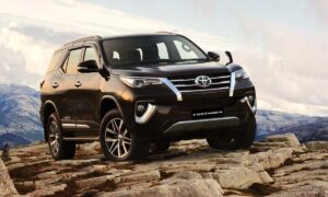 हर राइड बने एडवेंचर और हर सफर लगे जीत, जब साथ हो Toyota Fortuner Legender जैसी दमदार SUV!
