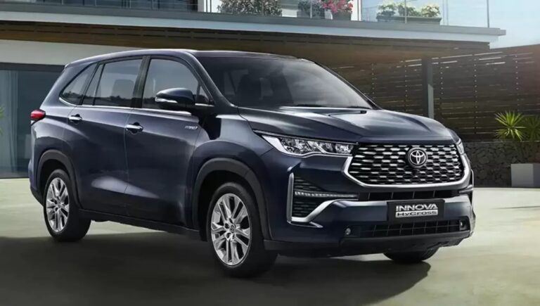 Toyota Innova Hycross