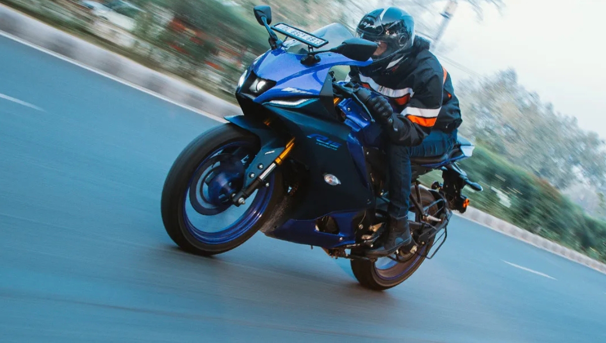 Yamaha R15 V4