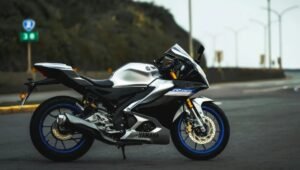 Yamaha R15 V4: अब राइडिंग बनेगी और भी दमदार, स्टाइलिश और एडवांस