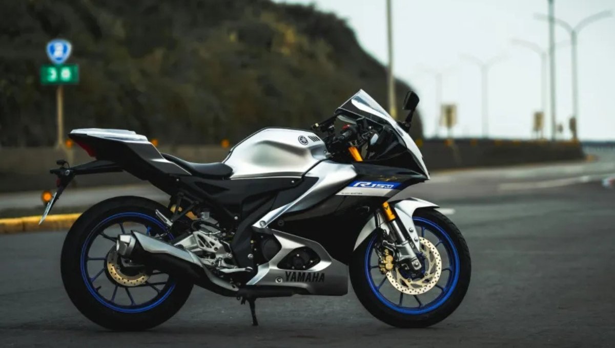 Yamaha R15 V4